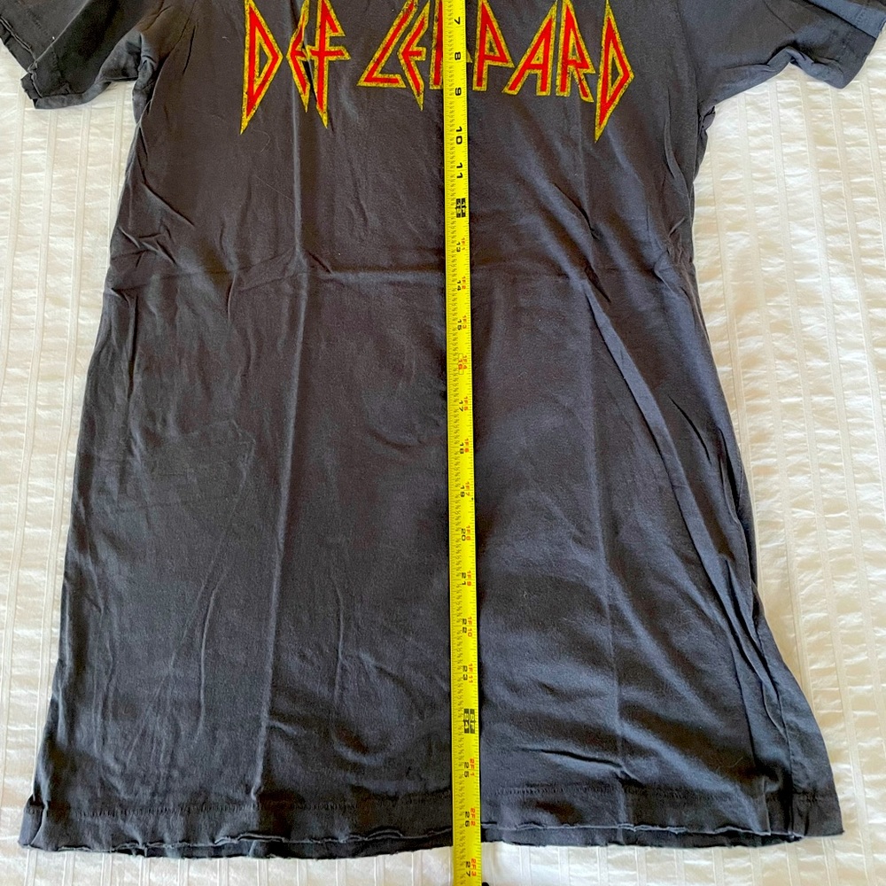 “DEF LEPPARD” band shirt
